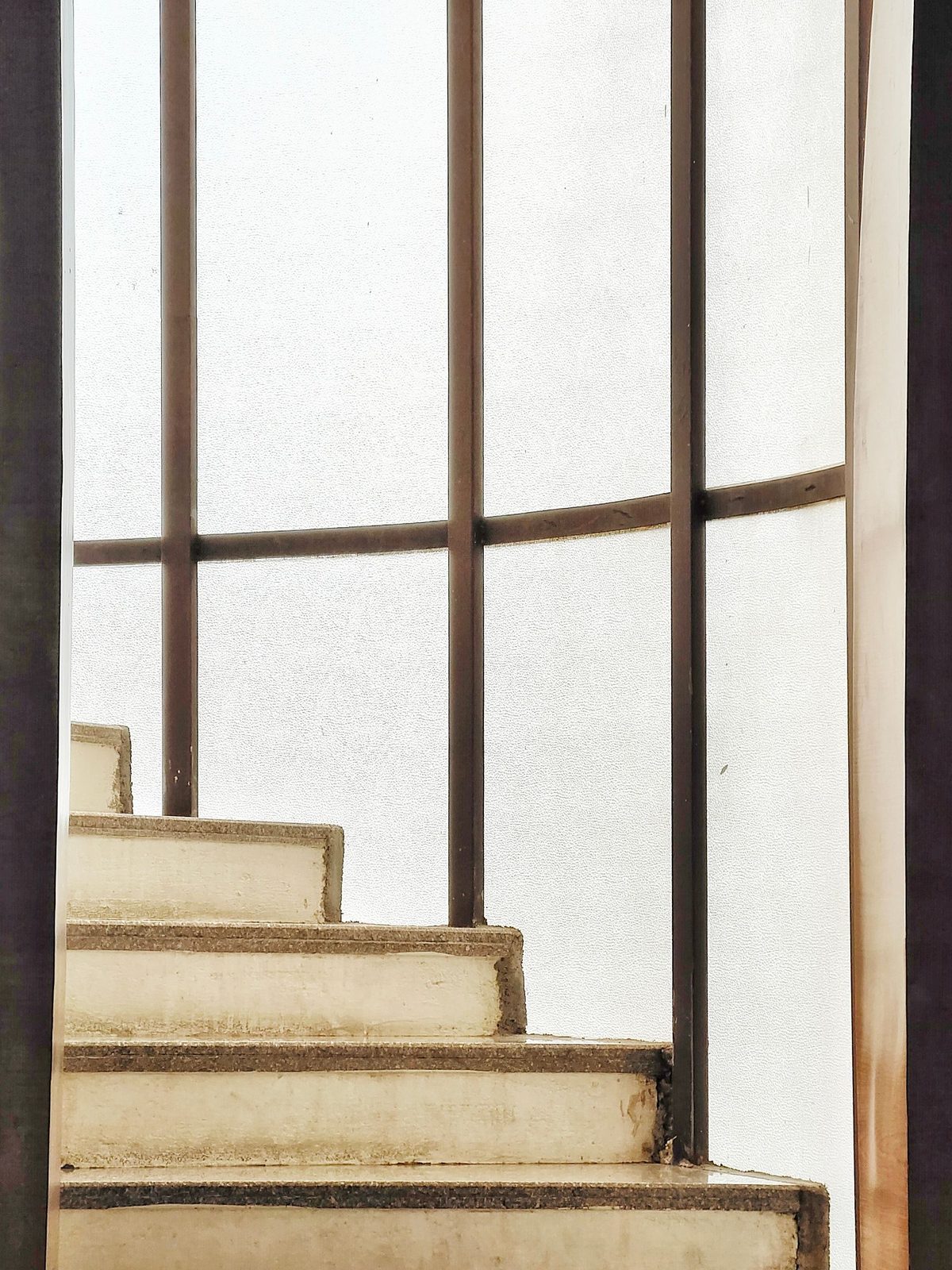 Skulpturale Treppe in Betonoptik – Detailansicht 2