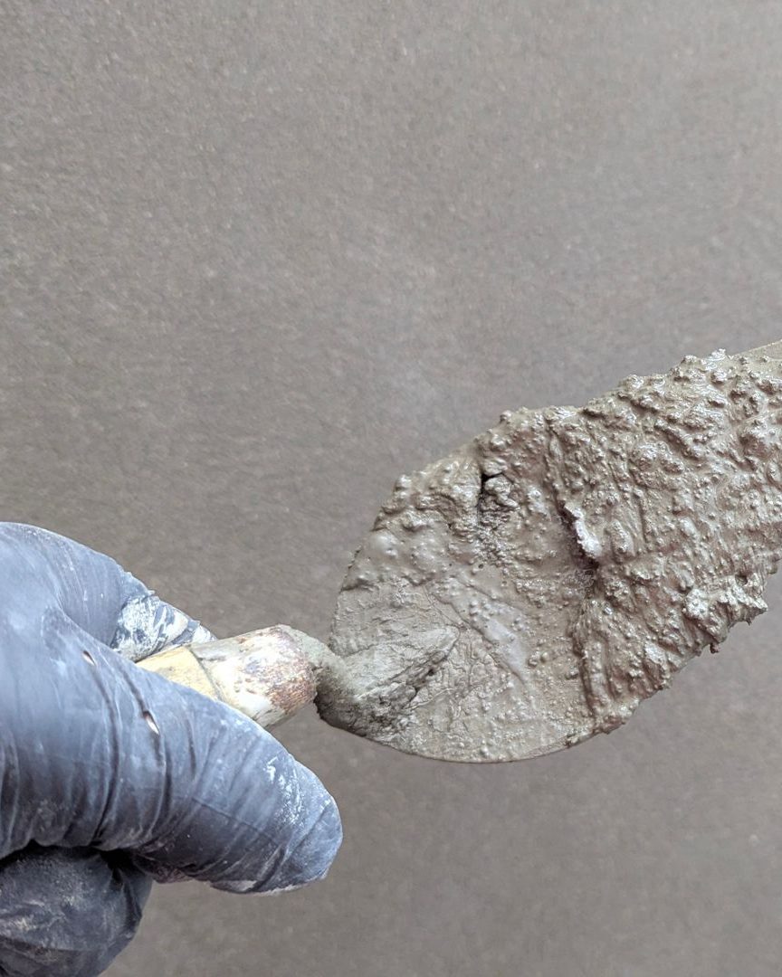 Handwerkliche Mikrozement-Verarbeitung